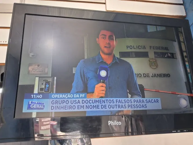 TV Led philco 24pl com uma pequena manchas na tela