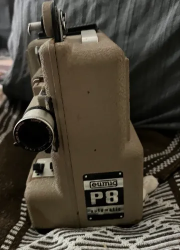 Projetor Vintage Eumig P8 - Peça de Colecionador