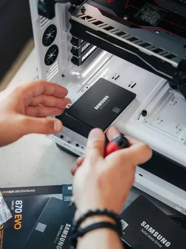 SAMSUNG SSD interno SATA III de 2 TB da Electronics 870 EVO (MZ-77E2T0B/AM)