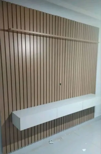 Painel ripado grande com nicho