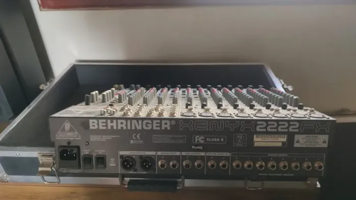 Mesa De Som Behringer X2222USB Xenyx (Com CASE)