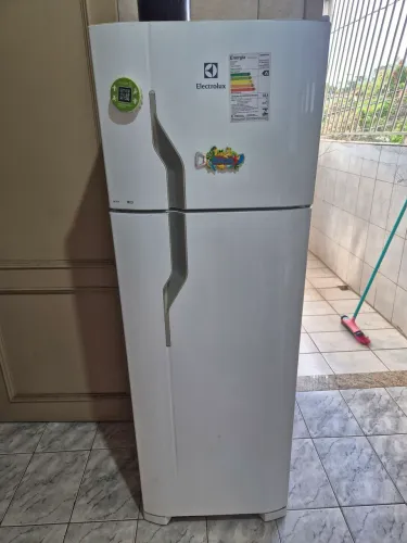 Vendo Geladeira Eletrolux