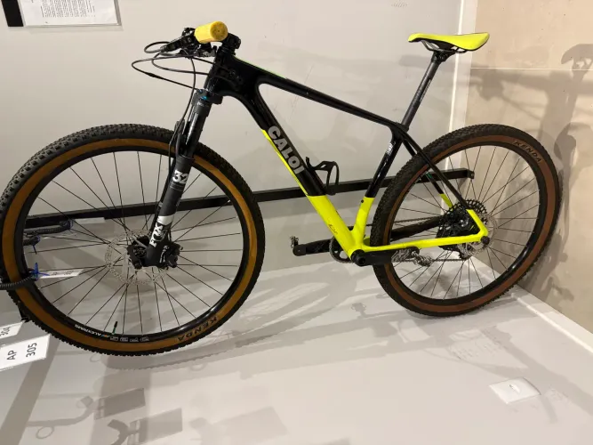 Caloi Elite Carbon Racing 