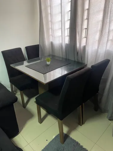 Mesa + 4 cadeiras