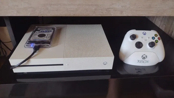Xbox one s Troca em Pc gamer ou 1.350 reais