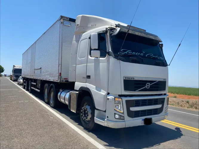 Volvo FH 460 com carreta Randon