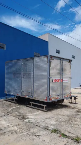 Vendo baú para caminhão 