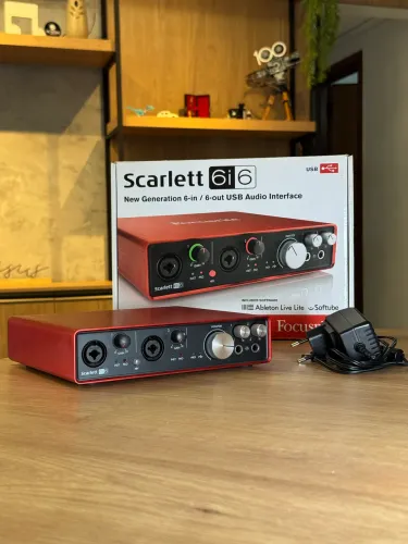 Interface de áudio Focusrite 6i6 2nd Gen