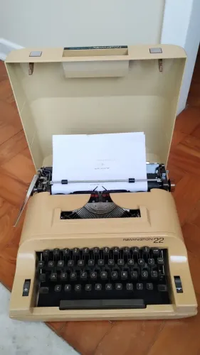 Máquina de escrever Remington 22 