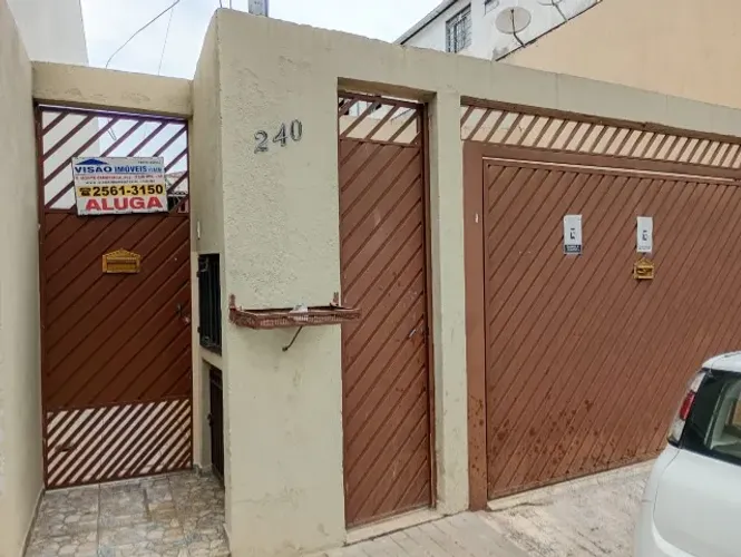 Casa no Itaim Paulista são 2 casas individuais no terreno de 7 x 30,40 mts.