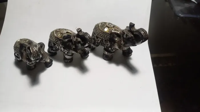 Família de elefantes miniaturas 