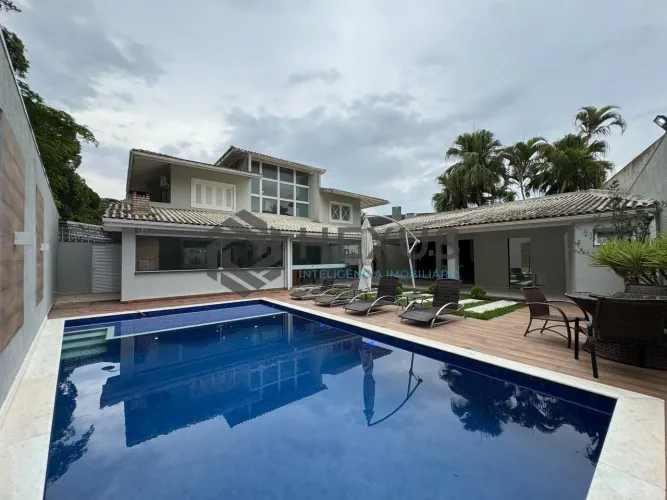 Casa reformada com piscina e área gourmet no Jardim Pernambuco I, Guarujá