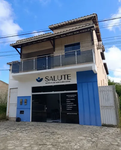 Prédio com Ponto comercial e Imóvel Residencial