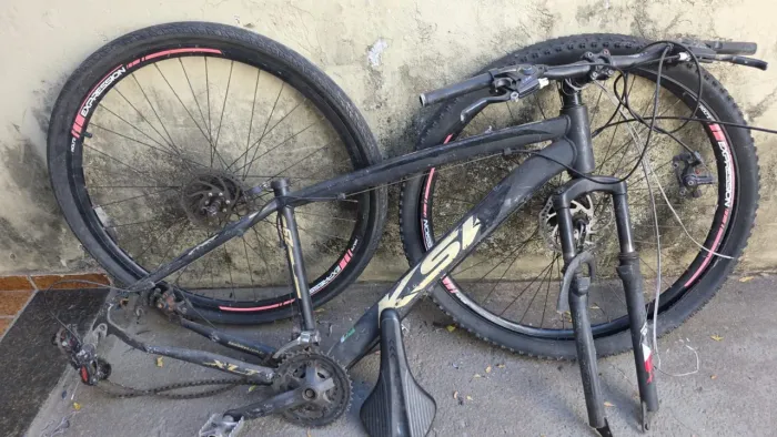 Bike desmontada, pra arrumar
