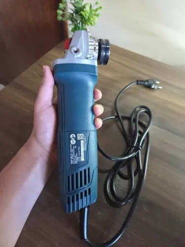 Esmerilhadeira Bosch GWS 700 710W 220V - Nova / Original