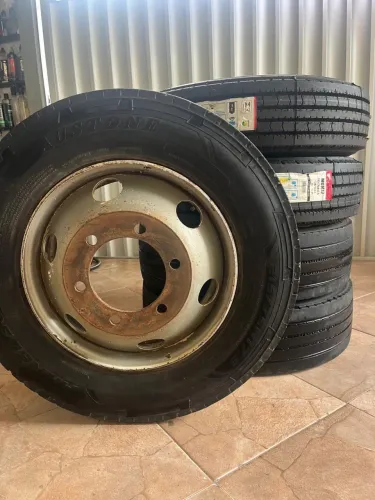 Vendo 2 pneus novos e 2 usados 