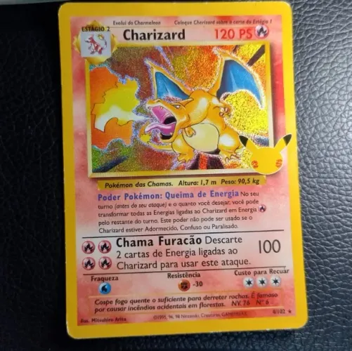 Carta Pokémon Charizard Holo 4/102 (Celebrações 25 Anos) - Impecável