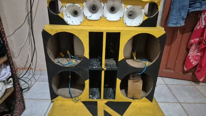 Vende-se caixa nova 