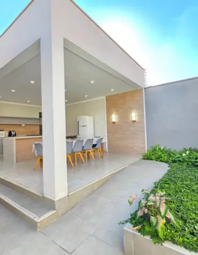 Vende Casa Moderna com Espaço Gourmet Integrado