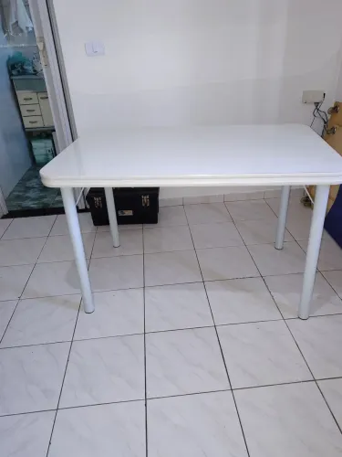 Mesa retangular de cozinha branca fórmica