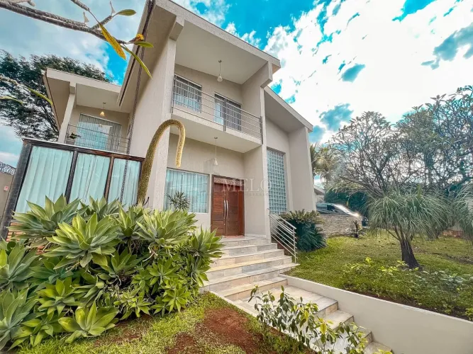 Belíssima Casa à Venda no Garças por R$2.990.000,00.