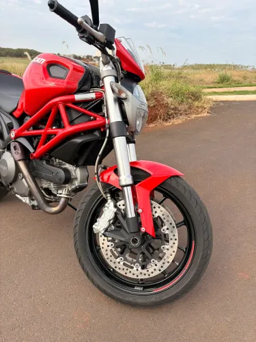 Ducati Monster 796 - IMPECÁVEL