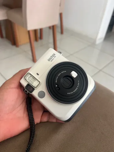 Câmera Fujifilm Instax Mini 70 branca