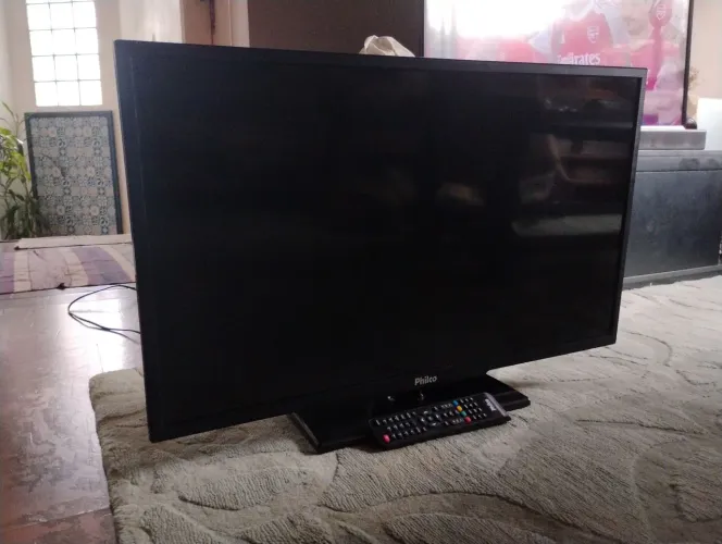 TV Philco 32" LED + Controle