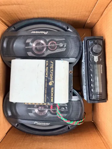Aparelho Pioneer automotivo e par de 6x9 e módulo de potência