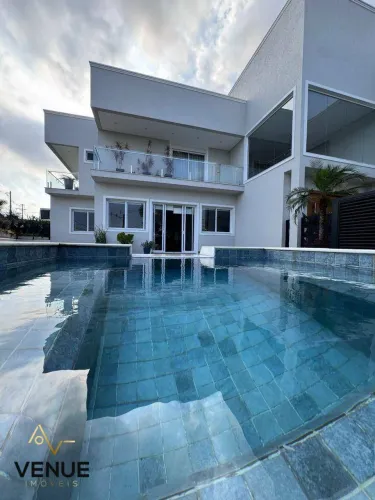 Casa de Alto Padrão à Venda no Condomínio Real Park Arujá | 4 Suítes, Piscina, Cinema e 6