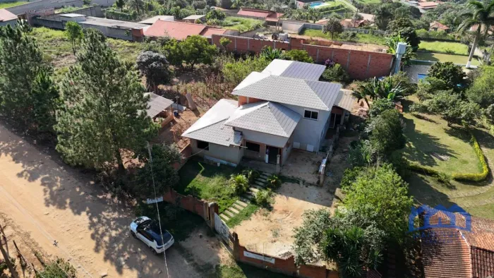 Chácara com 6 Quartos e 6 banheiros à Venda, 930 m² por R$ 990.000 Cód. ch2668