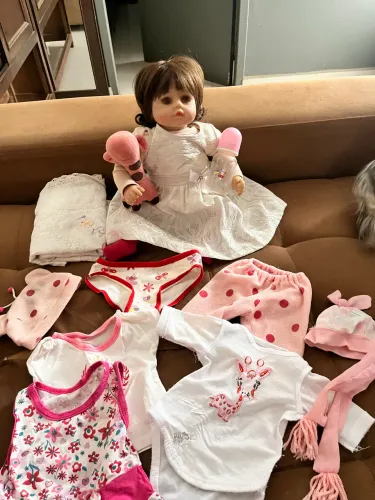 BEBÊ REBORN COM ENXOVAL