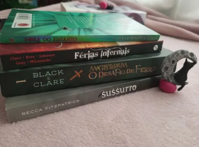 LOTE 4 LIVROS DE AVENTURAS E MAGIA