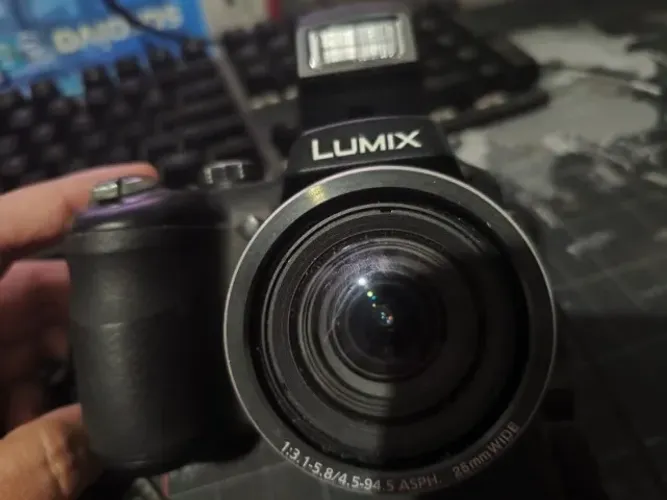 Câmera fotográfica - Lumix
