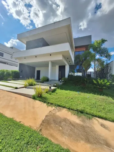 Sobrado para aluguel possui 436 metros quadrados com 4 quartos em Petrópolis - Várzea Gran
