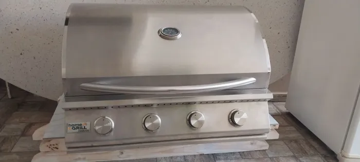 Vendo uma churrasqueira home grill Premiu 4 queimadores potentes funcionado perfeitamente