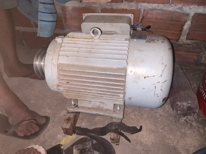 Motor Elétrico NOVA 10 CV 3515 RPM 220/440V - Funcionando
