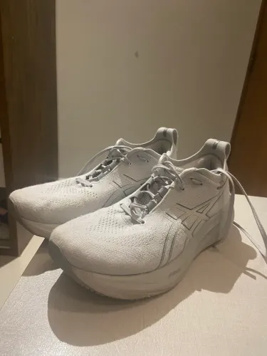 NIMBUS 26 ASICS ZERADO - 42