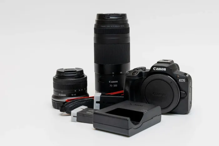 Canon Eos R50 + lente do kit + RF75-300 + 2 baterias originais