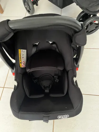 Carrinho e bebê conforto Cosco Toffy