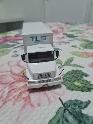 Miniatura caminhão Mercedes 1618 TLS escala 1/43.