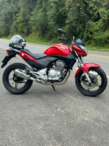 Cb 300 toda revisada só pega e andar sou segundo dono dela 