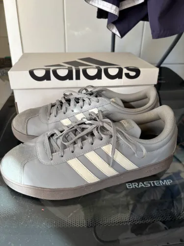 Tênis adidas