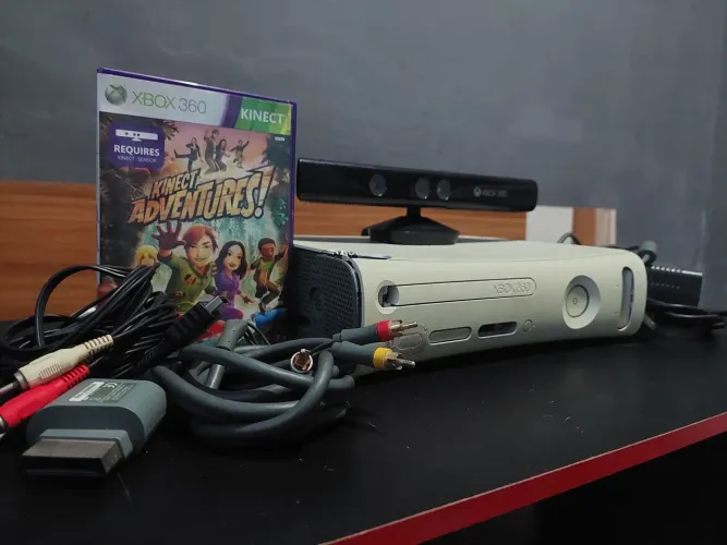 Vendo ou troco Xbox 360 fat (com defeito)