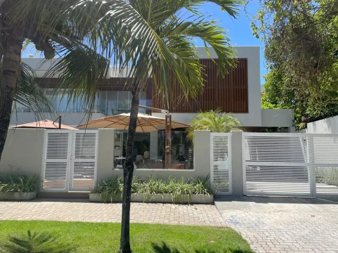 EXCLUSIVIDADE, CONFORTO E SOFISTICAÇÃO A POUCOS PASSOS DO MAR EM GUARAJUBA!