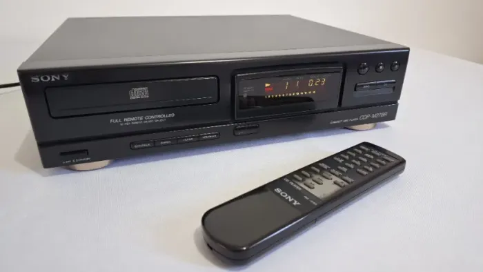 Cd Player Sony CDP-M27BR c/ controle remoto vintage anos 90 (Philips, Pioneer, Technics)