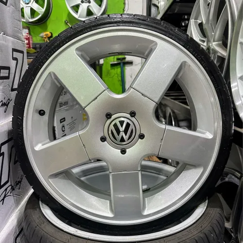Jg roda Vw Gol Aro 17 4x100 Tala6 com pneu 165/40/17