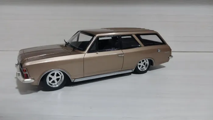 Miniatura Caravan 1/18 (Em 3D)