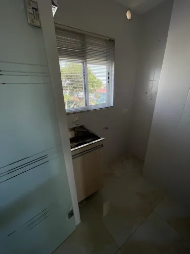 Apartamento 2 Quartos com Suíte, Sacada e Churrasqueira - Semi Mobiliado!