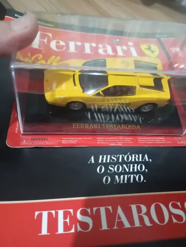Carrinho miniatura Ferrari testa rossa novo na caixa com revista